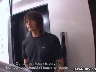 Ogromny wał na za uniformed japońskie nastolatek