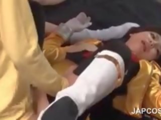 Pusaudze japānieši strumpet slēgumu putz izpaužas krūtis saspieda