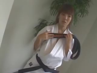 Hitomi tanaka. expert klasa karate.